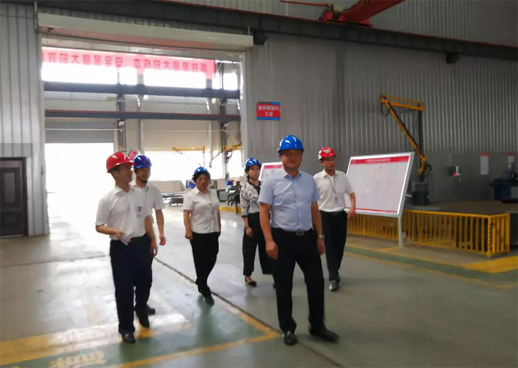 湖南航天副总经理、航天凯天环保董事长、党总支书记宋卫武一行到航天凯天送清凉